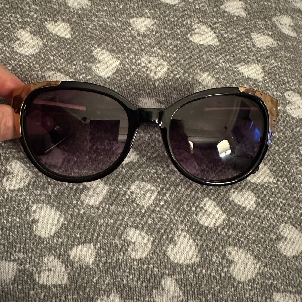 Black and Gold Sunglasses - Picture 3 of 6